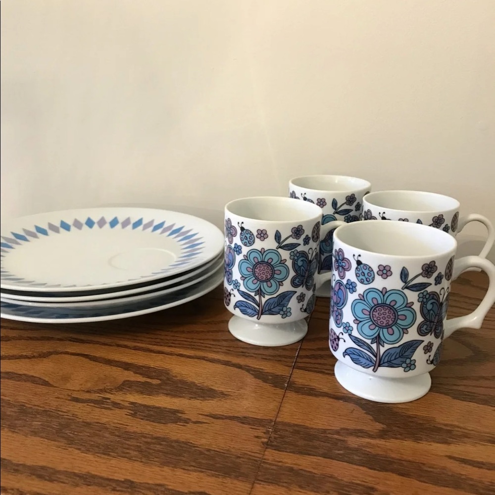 Vintage mid century modern daisy mugs snack set